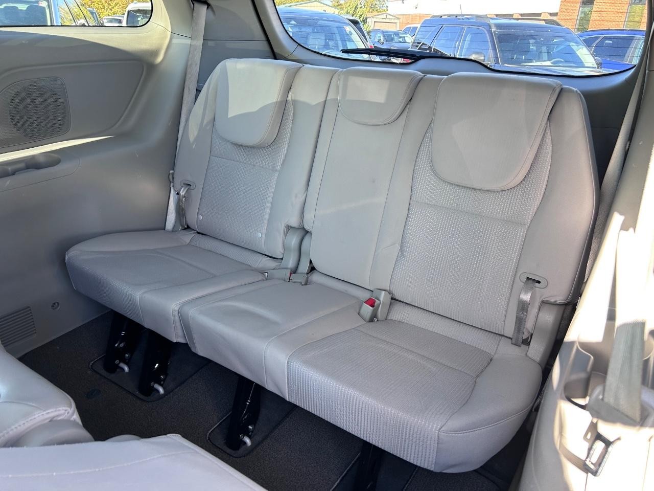 Kia Sedona Vehicle Full-screen Gallery Image 06