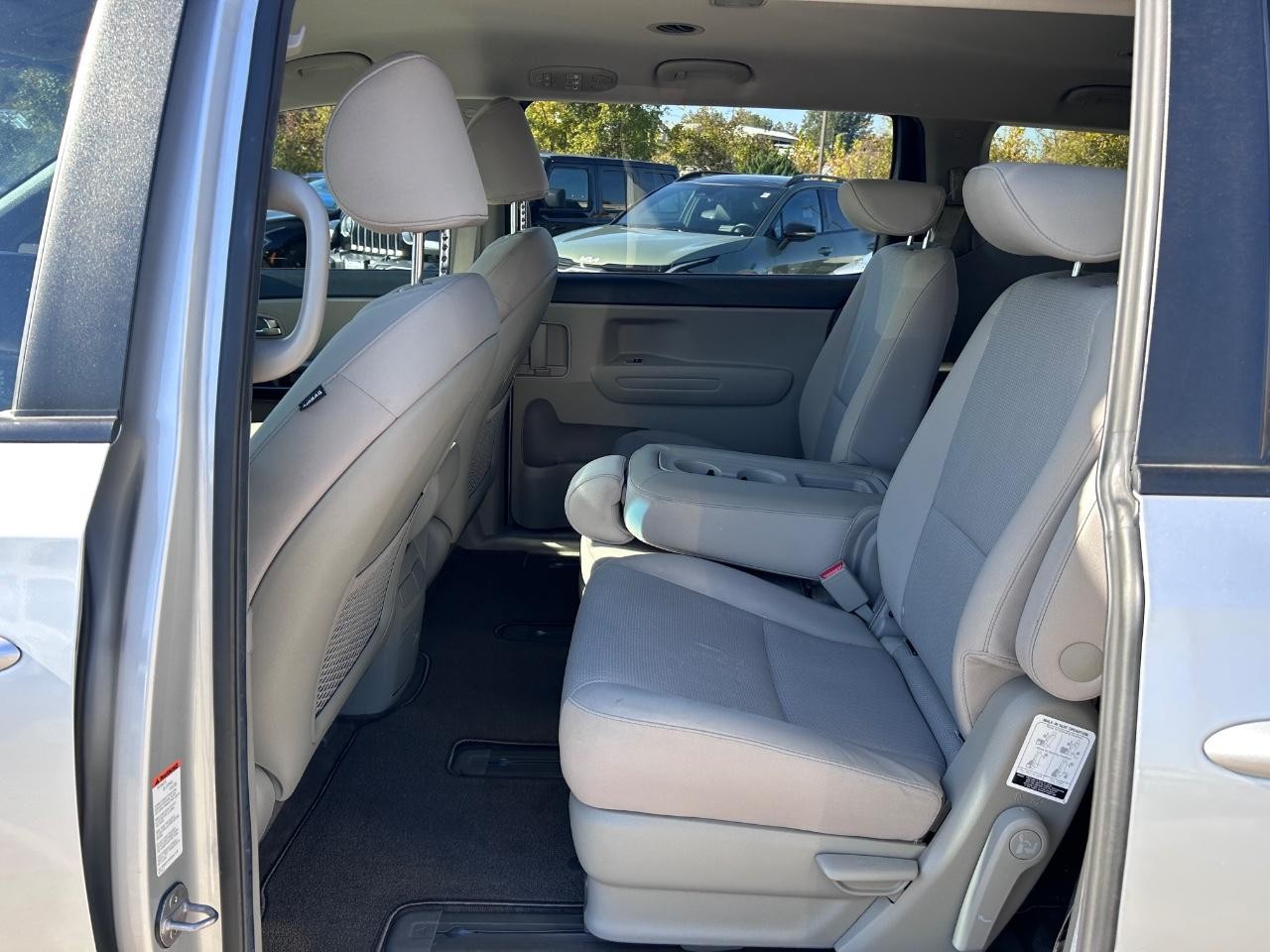 Kia Sedona Vehicle Full-screen Gallery Image 07