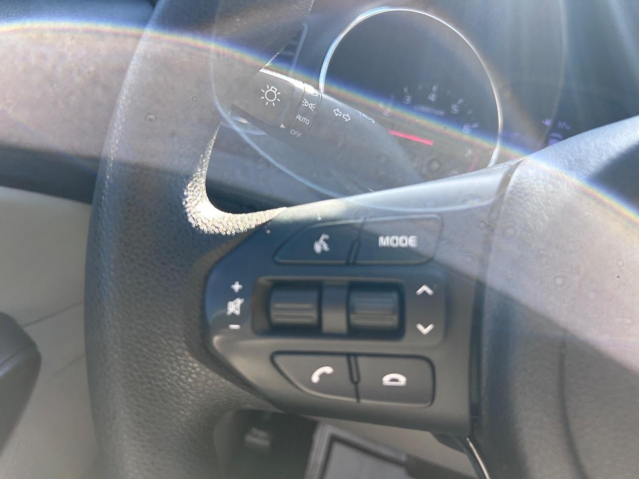 Kia Sedona Vehicle Full-screen Gallery Image 11