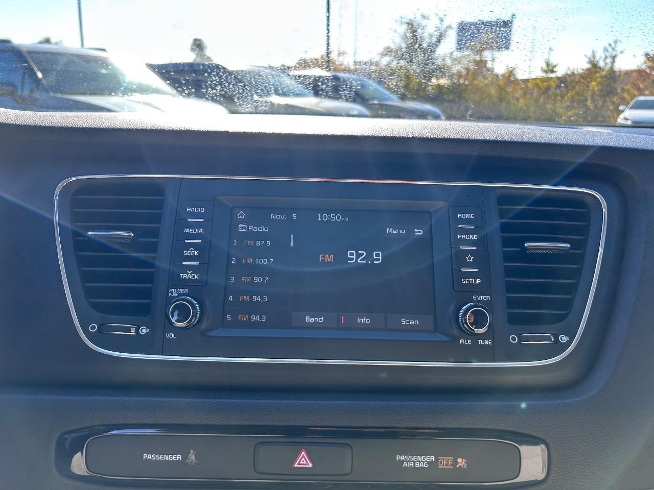 Kia Sedona Vehicle Full-screen Gallery Image 13