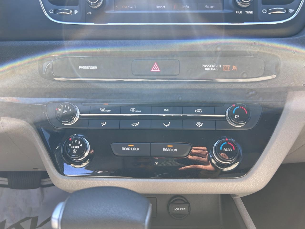 Kia Sedona Vehicle Full-screen Gallery Image 14