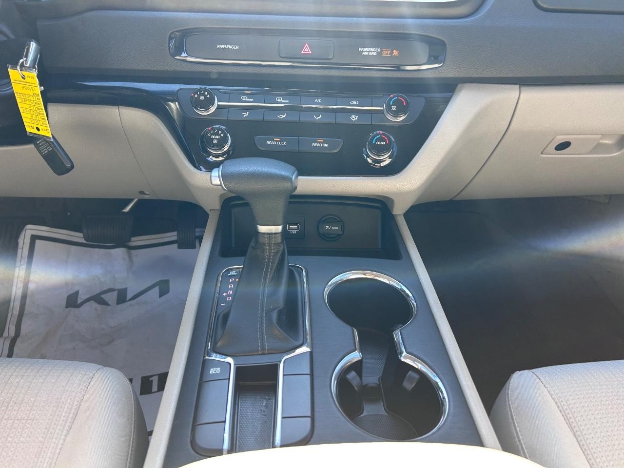 Kia Sedona Vehicle Full-screen Gallery Image 15