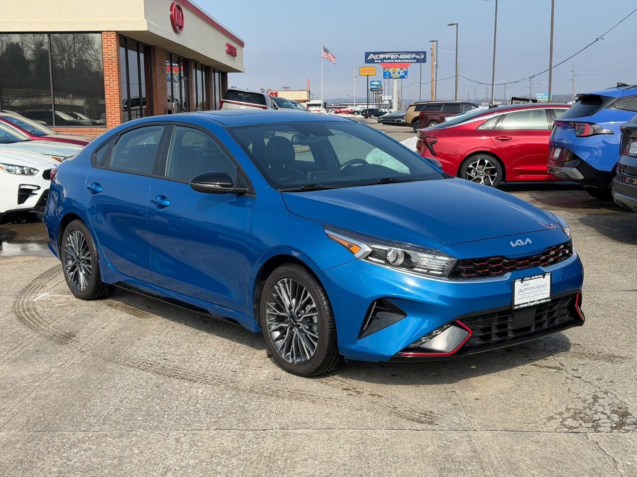 Kia Forte Vehicle Full-screen Gallery Image 01