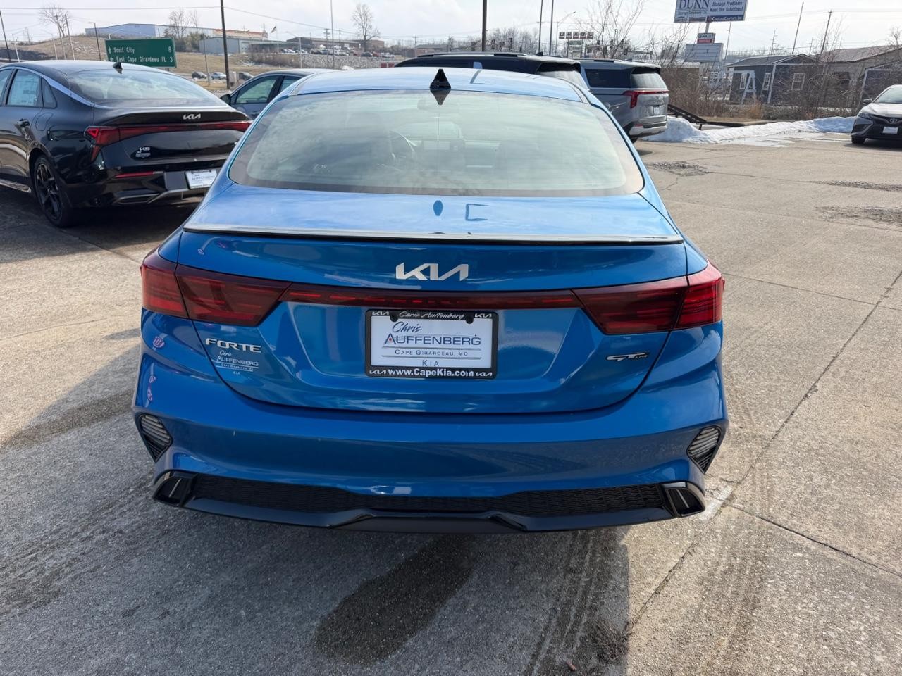 Kia Forte Vehicle Full-screen Gallery Image 03