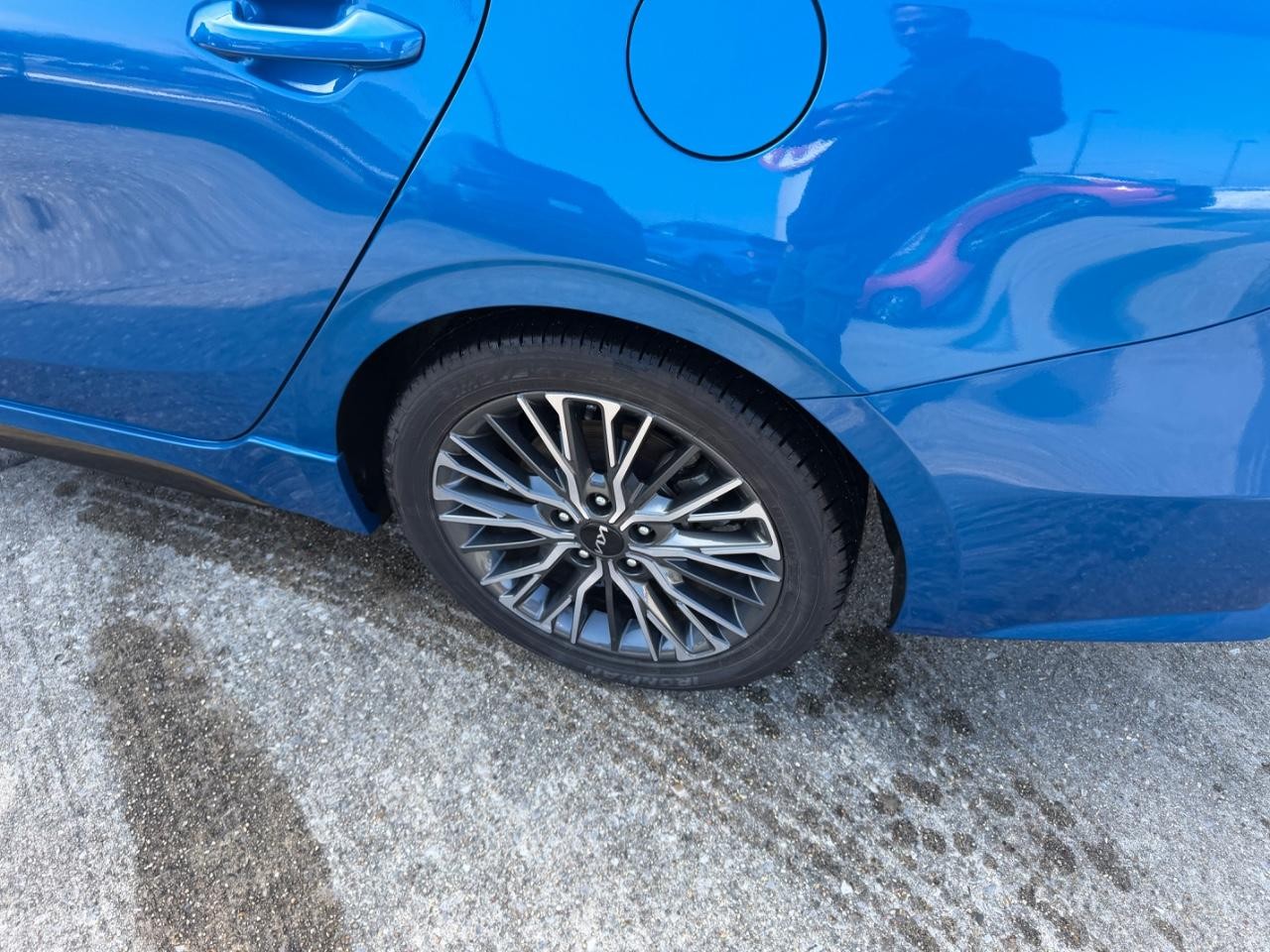 Kia Forte Vehicle Full-screen Gallery Image 04