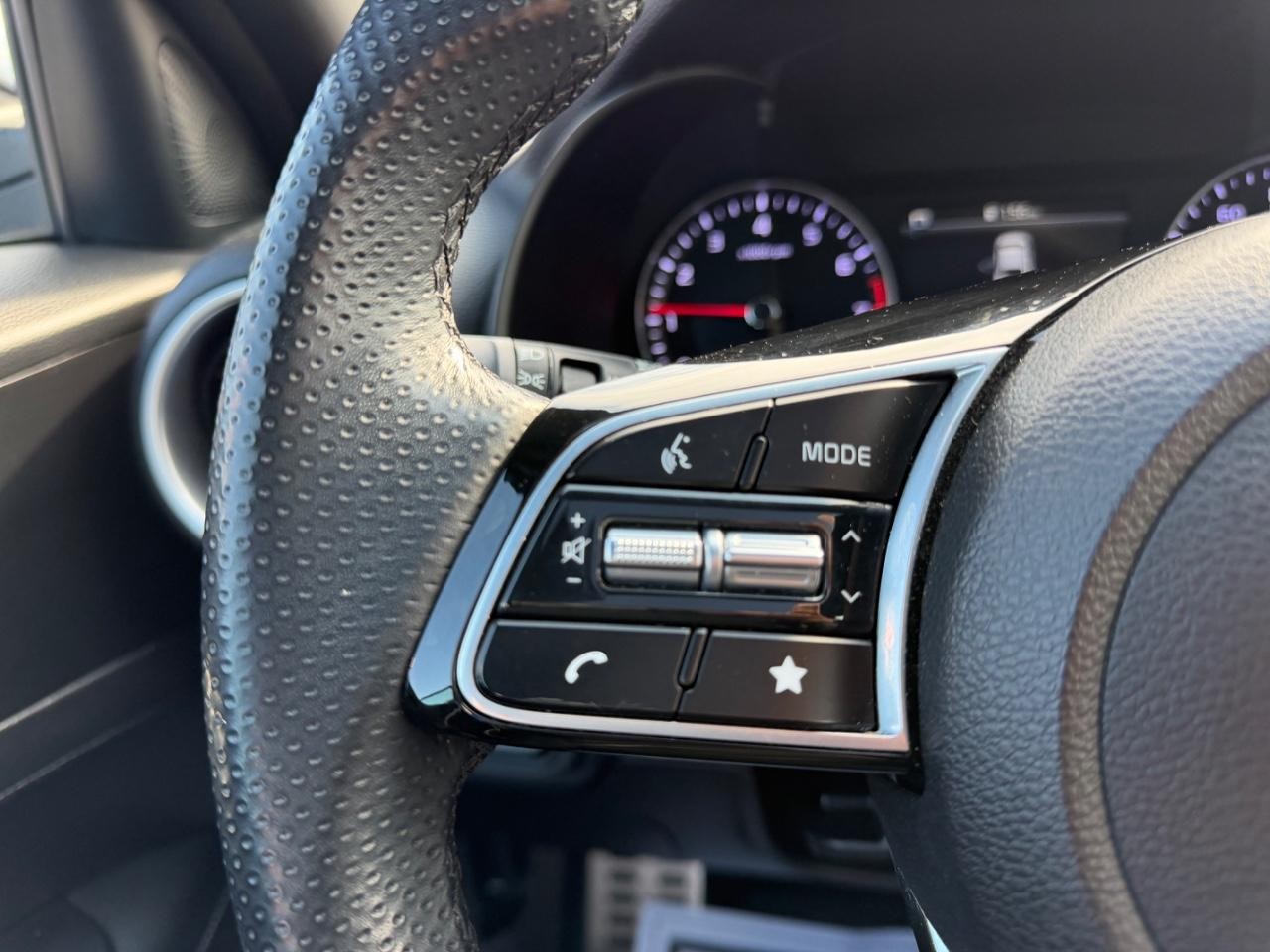 Kia Forte Vehicle Full-screen Gallery Image 09