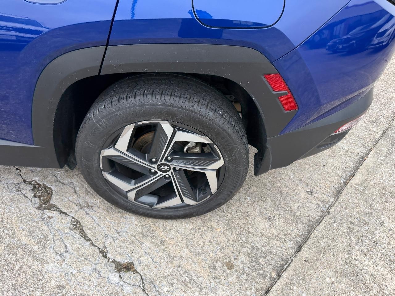 Hyundai Tucson Vehicle Full-screen Gallery Image 06