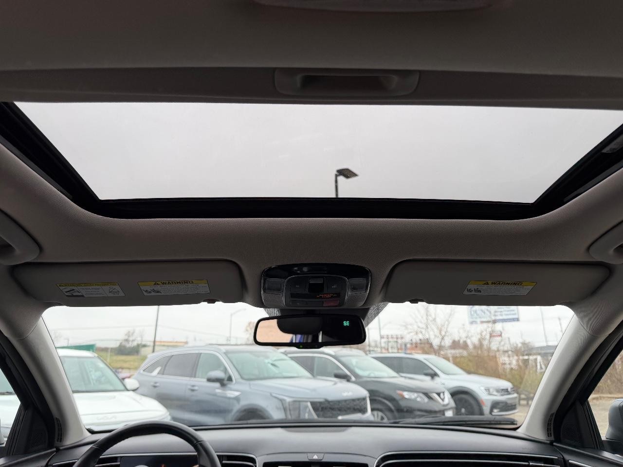 Hyundai Tucson Vehicle Full-screen Gallery Image 08