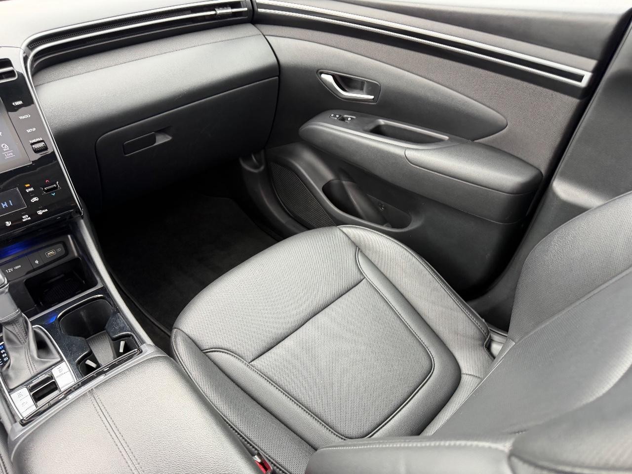 Hyundai Tucson Vehicle Full-screen Gallery Image 16