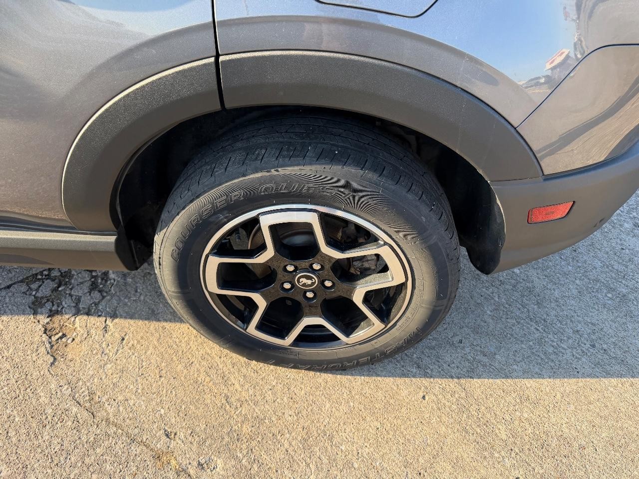 Ford Bronco Sport Vehicle Full-screen Gallery Image 06