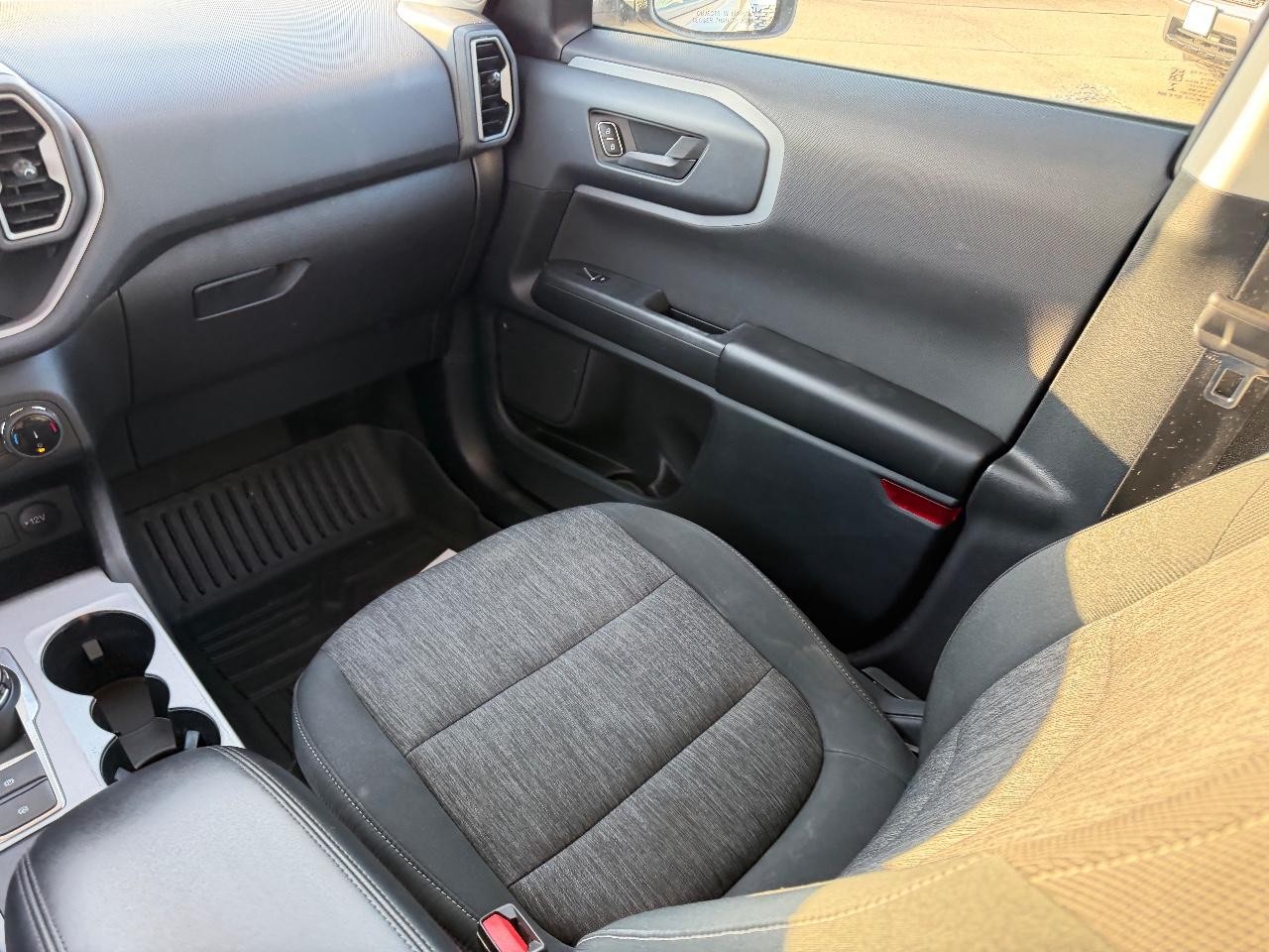 Ford Bronco Sport Vehicle Full-screen Gallery Image 15