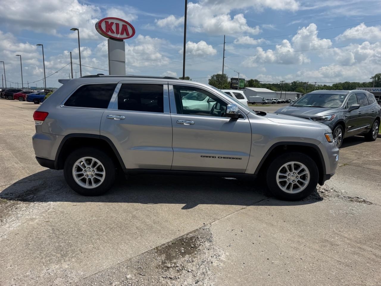 Jeep Grand Cherokee Vehicle Full-screen Gallery Image 02