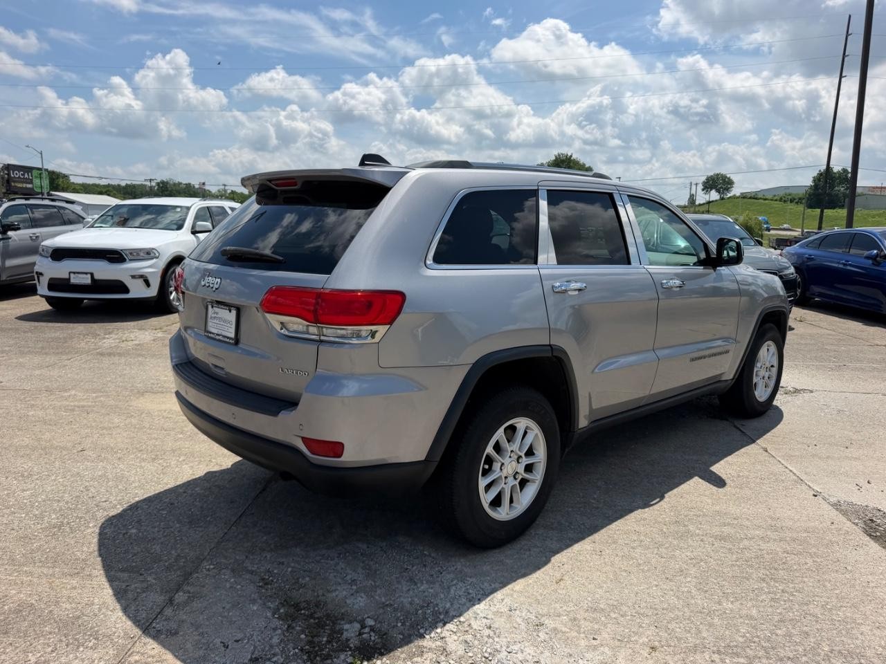 Jeep Grand Cherokee Vehicle Full-screen Gallery Image 03