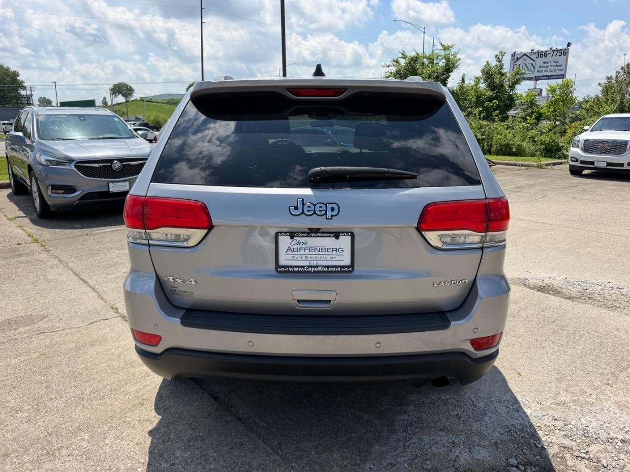 Jeep Grand Cherokee Vehicle Full-screen Gallery Image 04