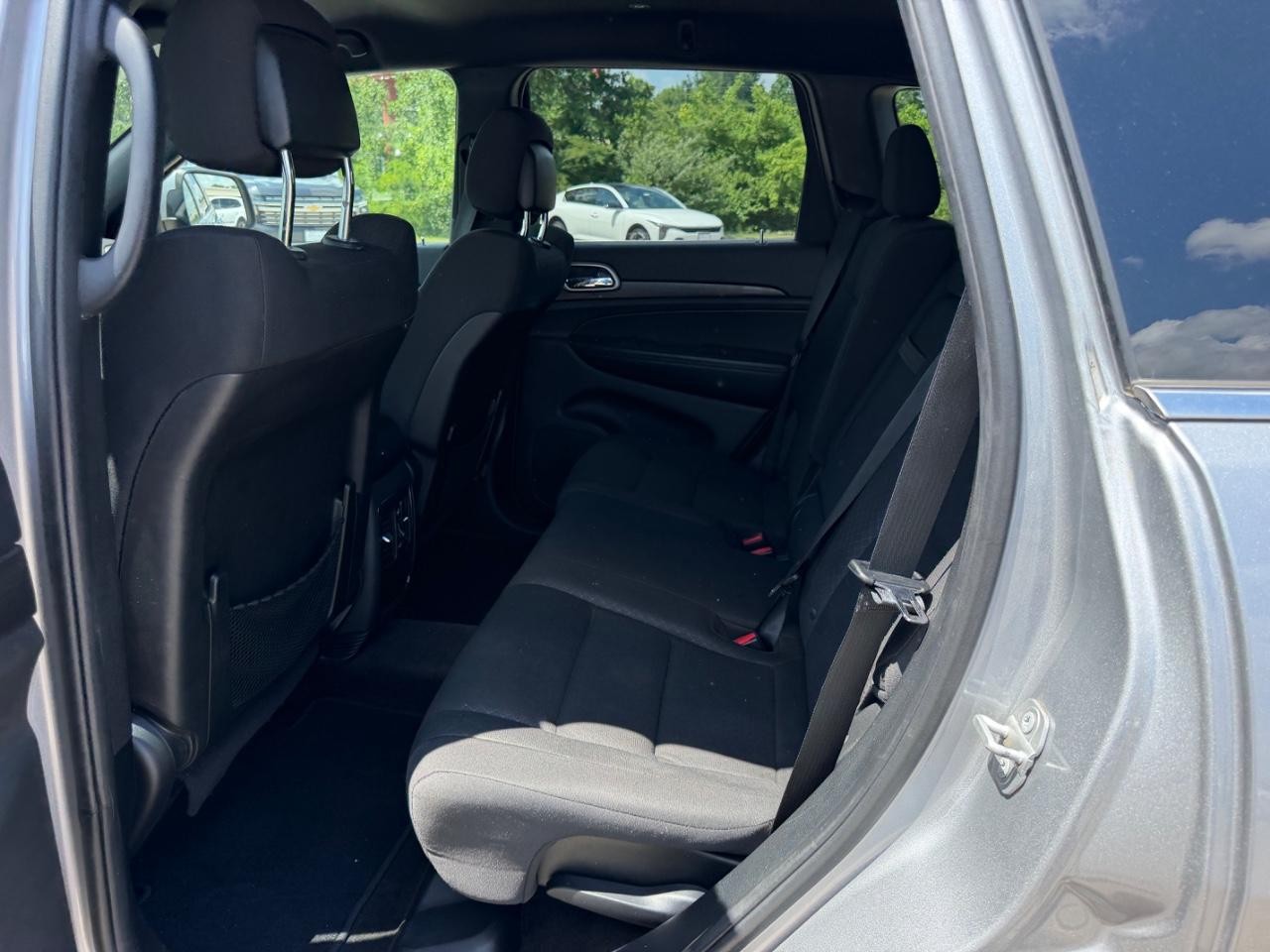 Jeep Grand Cherokee Vehicle Full-screen Gallery Image 07