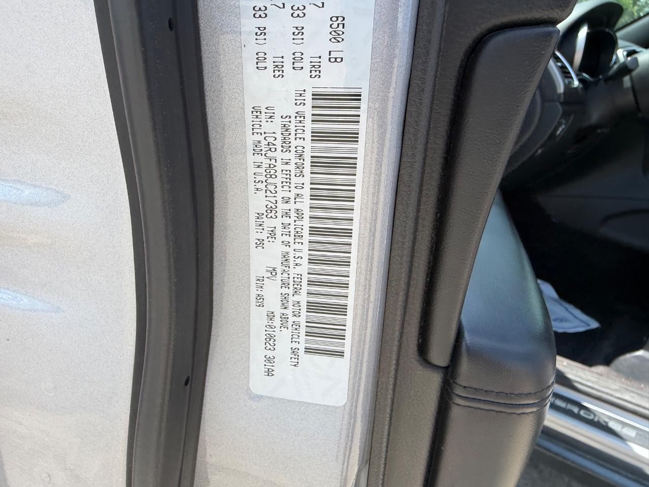 Jeep Grand Cherokee Vehicle Full-screen Gallery Image 21