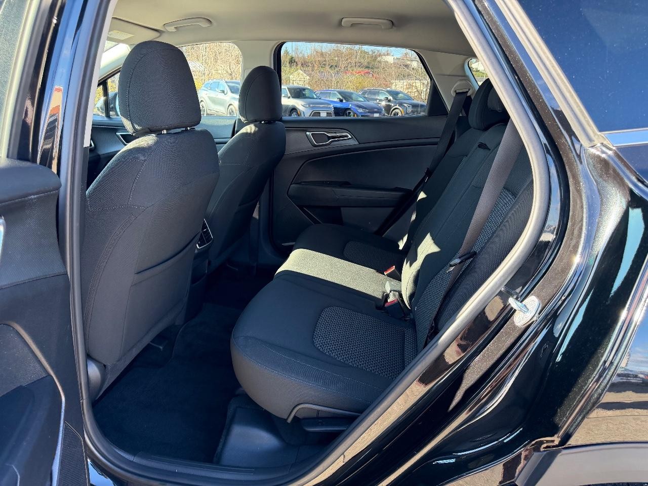 Kia Sportage Vehicle Full-screen Gallery Image 06