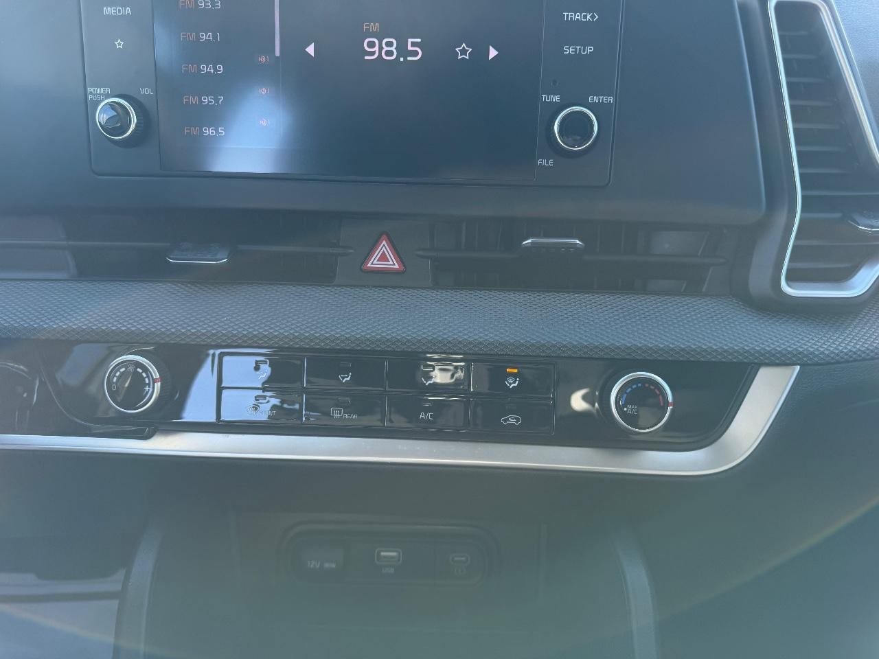 Kia Sportage Vehicle Full-screen Gallery Image 12