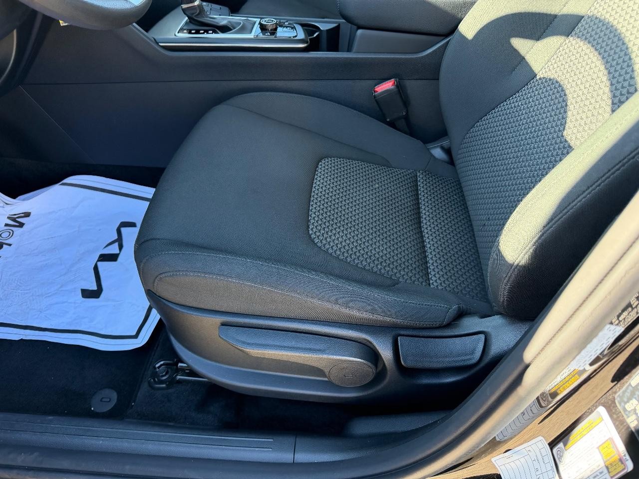 Kia Sportage Vehicle Full-screen Gallery Image 16