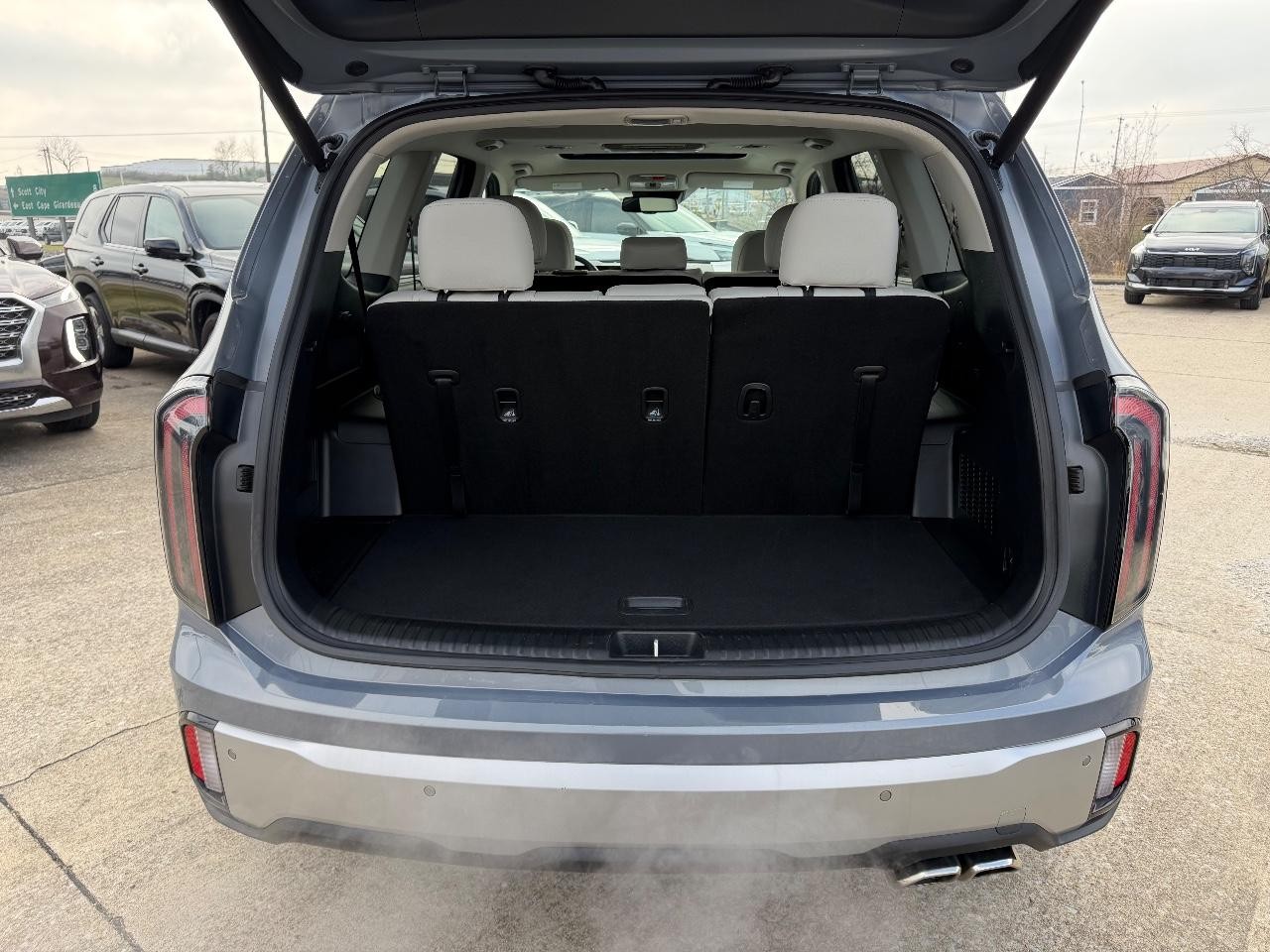 Kia Telluride Vehicle Full-screen Gallery Image 04