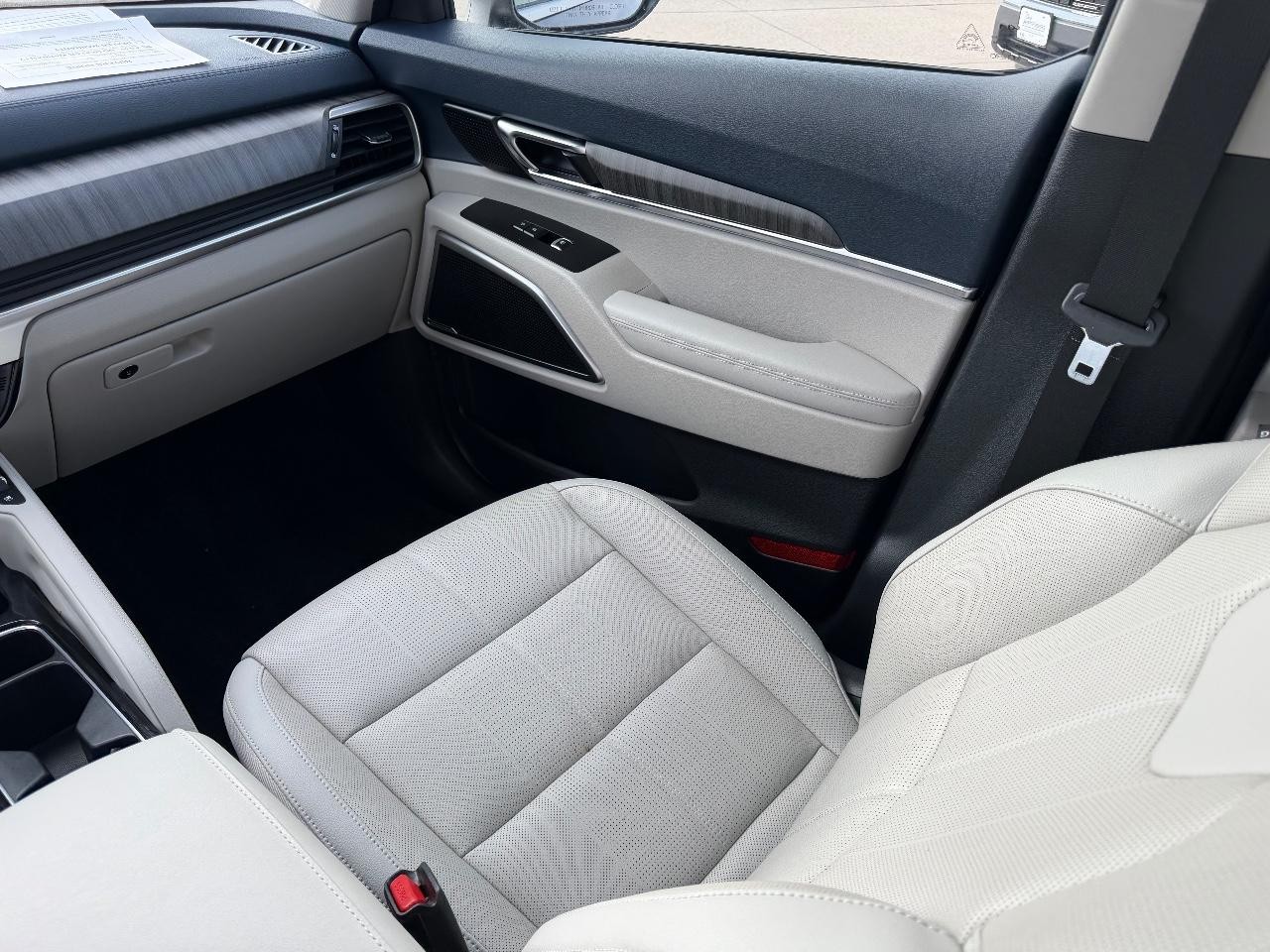 Kia Telluride Vehicle Full-screen Gallery Image 19