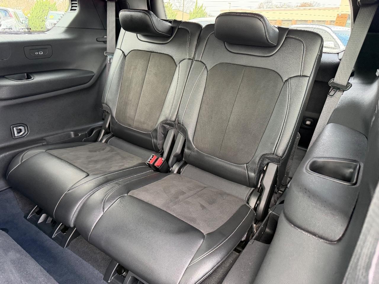 Jeep Grand Cherokee L Vehicle Full-screen Gallery Image 07