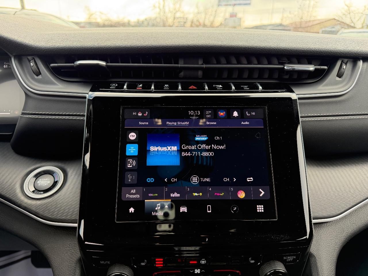 Jeep Grand Cherokee L Vehicle Full-screen Gallery Image 14