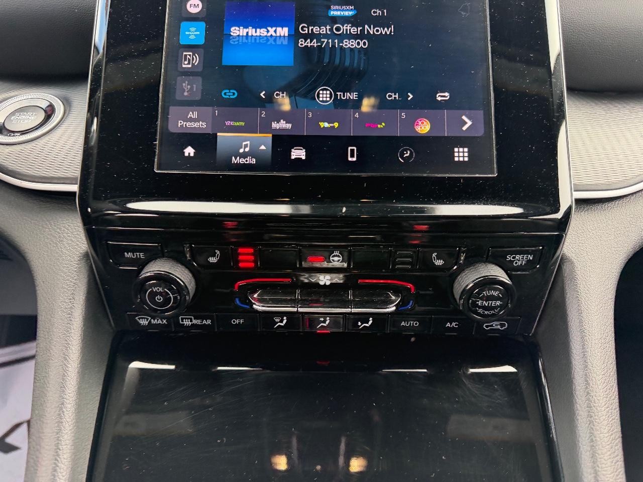 Jeep Grand Cherokee L Vehicle Full-screen Gallery Image 15