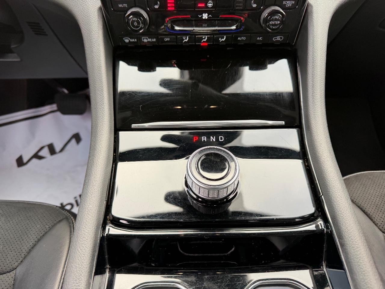 Jeep Grand Cherokee L Vehicle Full-screen Gallery Image 16