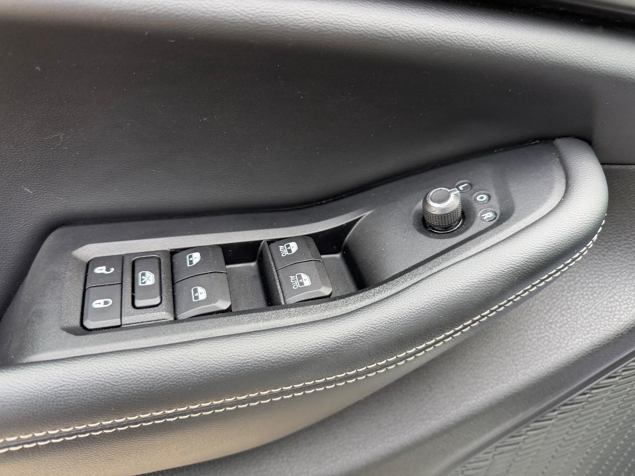 Jeep Grand Cherokee L Vehicle Full-screen Gallery Image 18