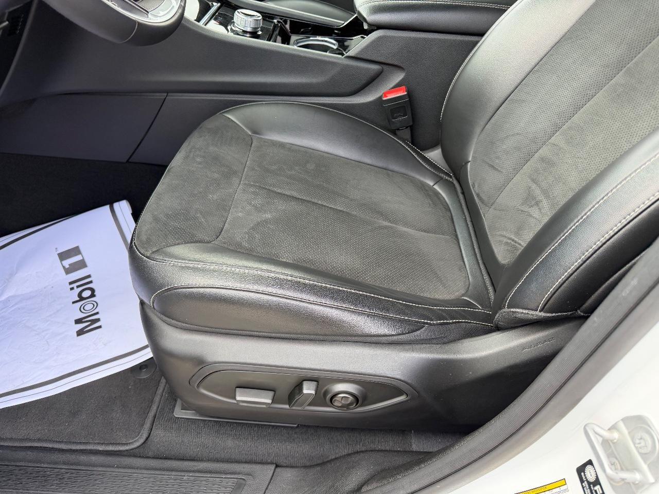 Jeep Grand Cherokee L Vehicle Full-screen Gallery Image 19