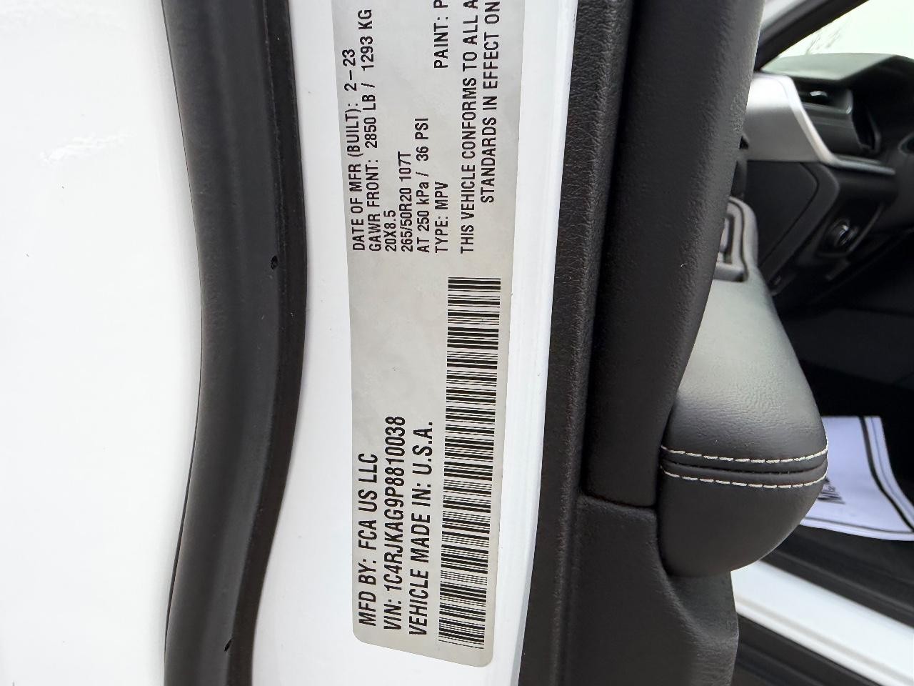 Jeep Grand Cherokee L Vehicle Full-screen Gallery Image 22