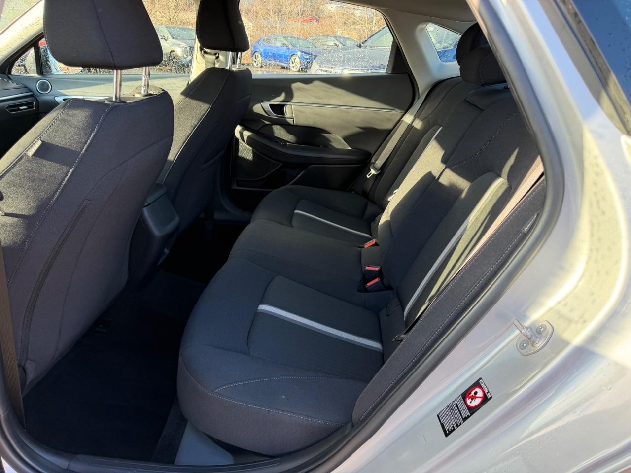 Hyundai Sonata Vehicle Full-screen Gallery Image 06