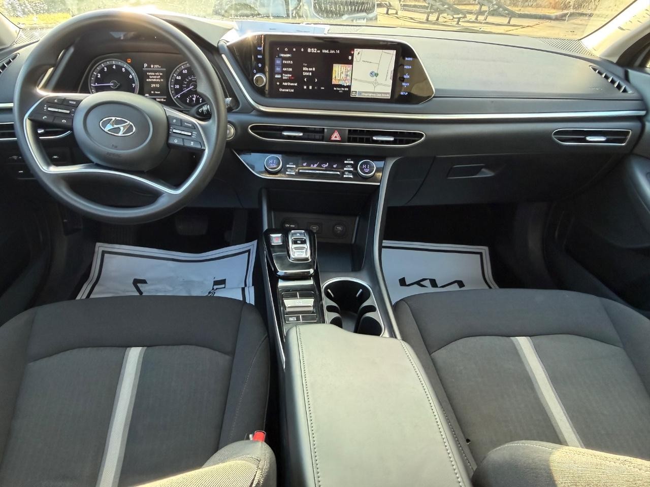 Hyundai Sonata Vehicle Full-screen Gallery Image 07