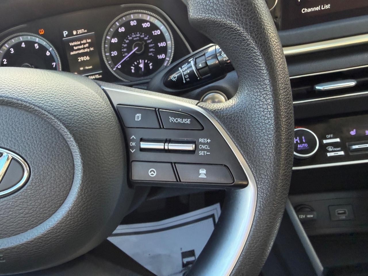 Hyundai Sonata Vehicle Full-screen Gallery Image 10