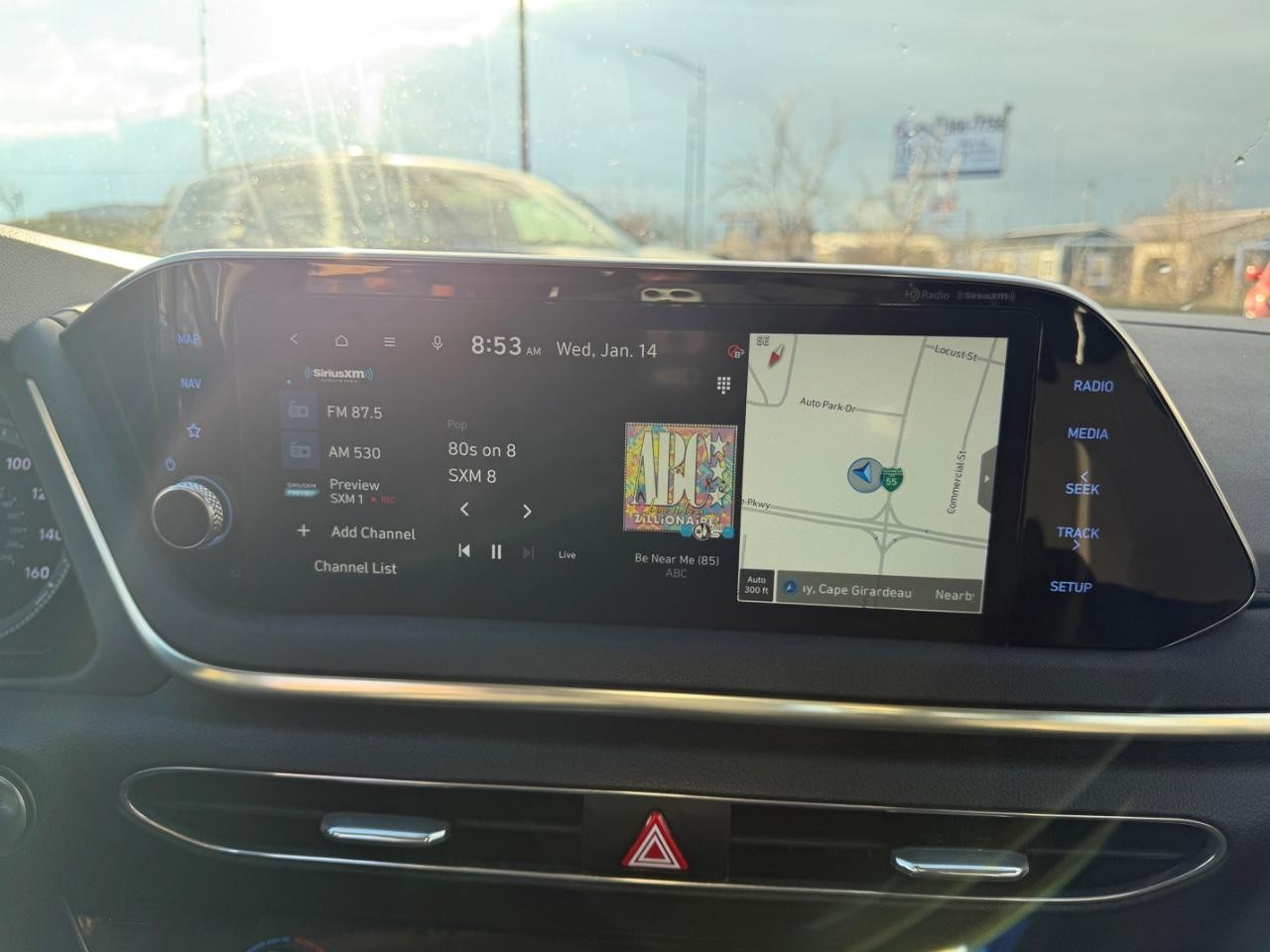 Hyundai Sonata Vehicle Full-screen Gallery Image 11