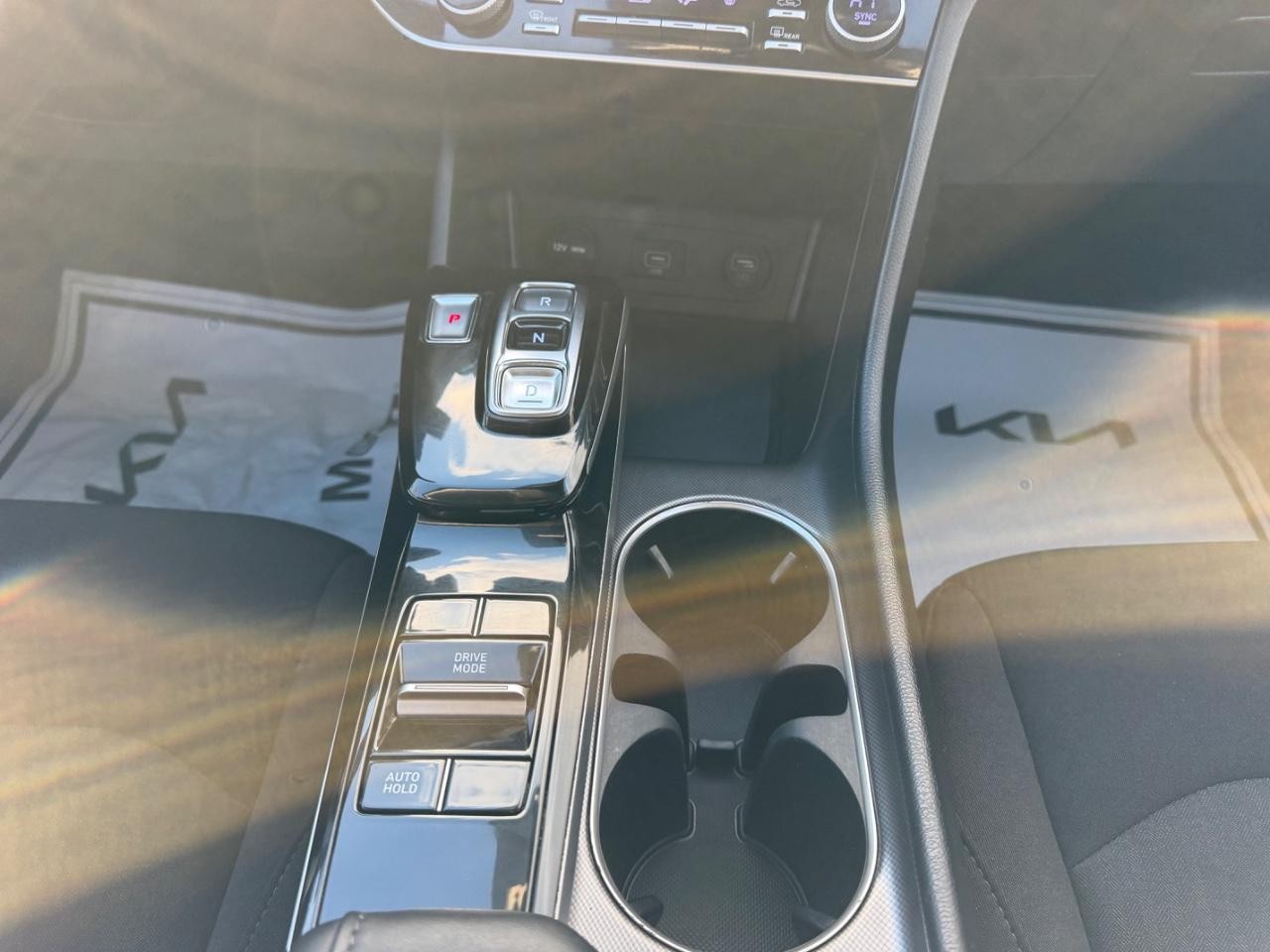 Hyundai Sonata Vehicle Full-screen Gallery Image 13