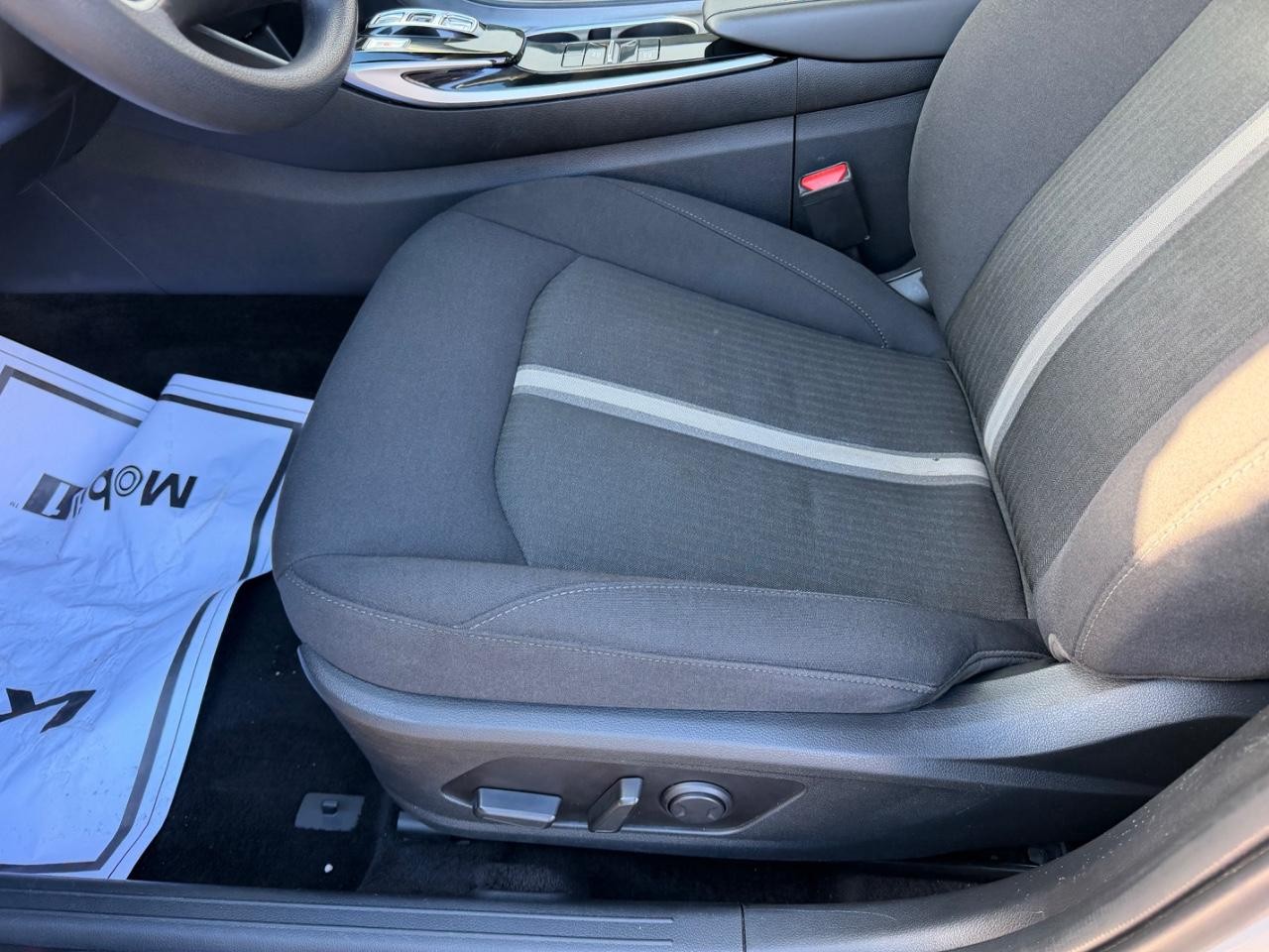 Hyundai Sonata Vehicle Full-screen Gallery Image 16