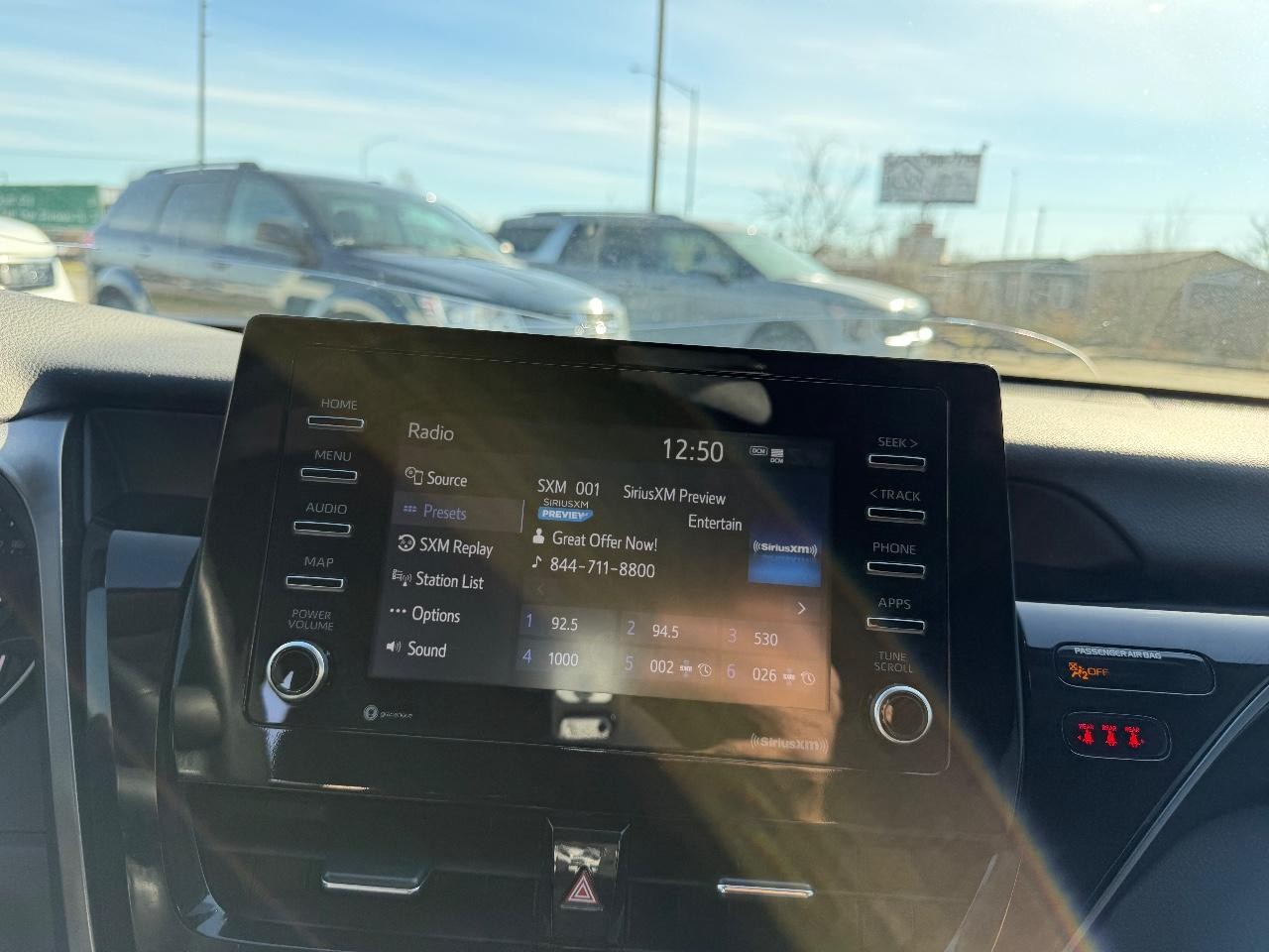 Toyota Camry Vehicle Full-screen Gallery Image 11