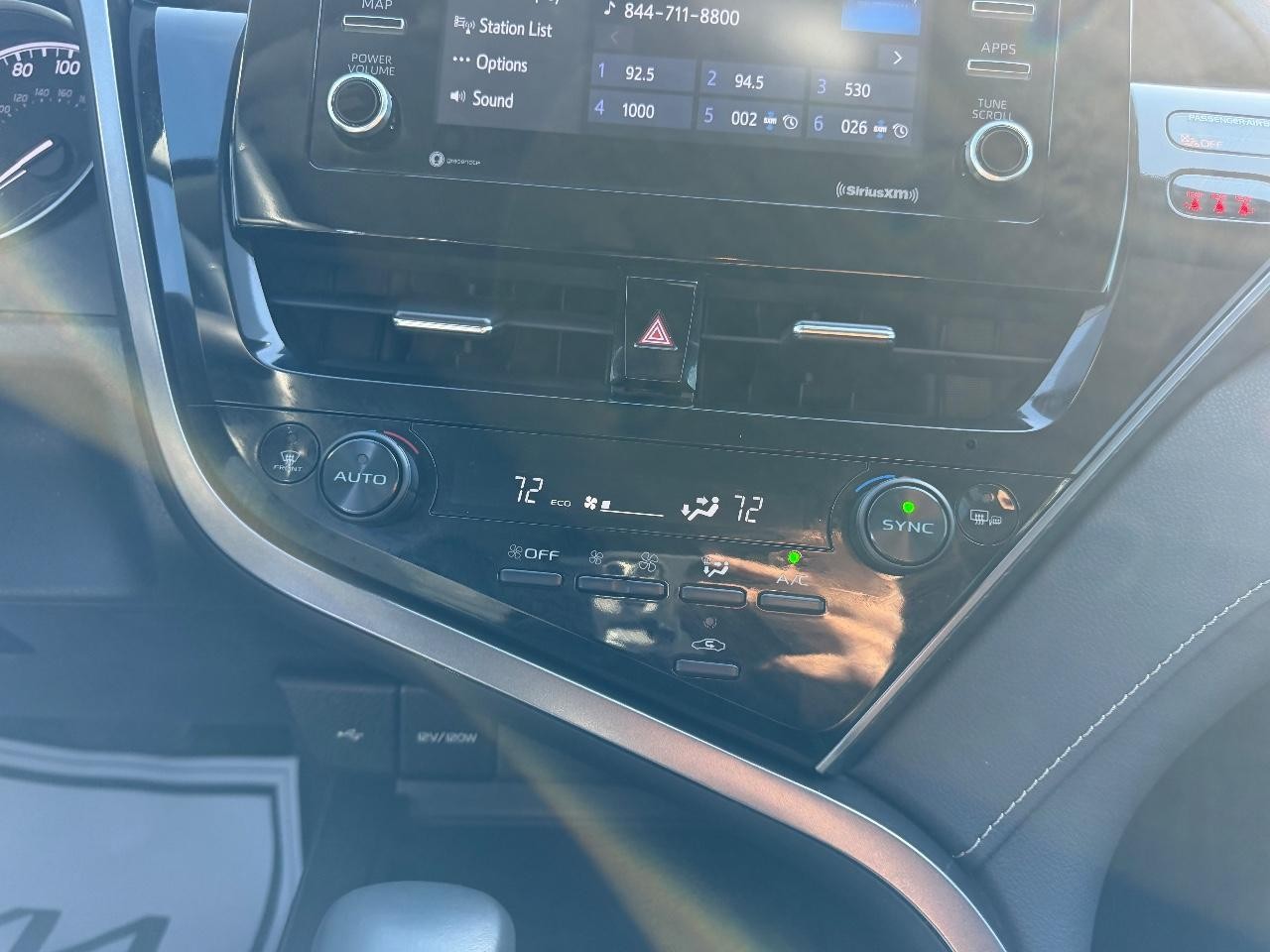 Toyota Camry Vehicle Full-screen Gallery Image 12