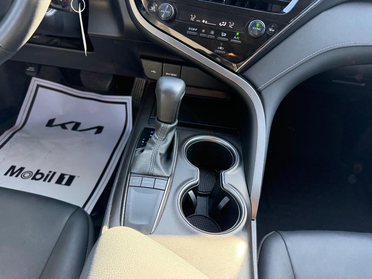 Toyota Camry Vehicle Full-screen Gallery Image 13