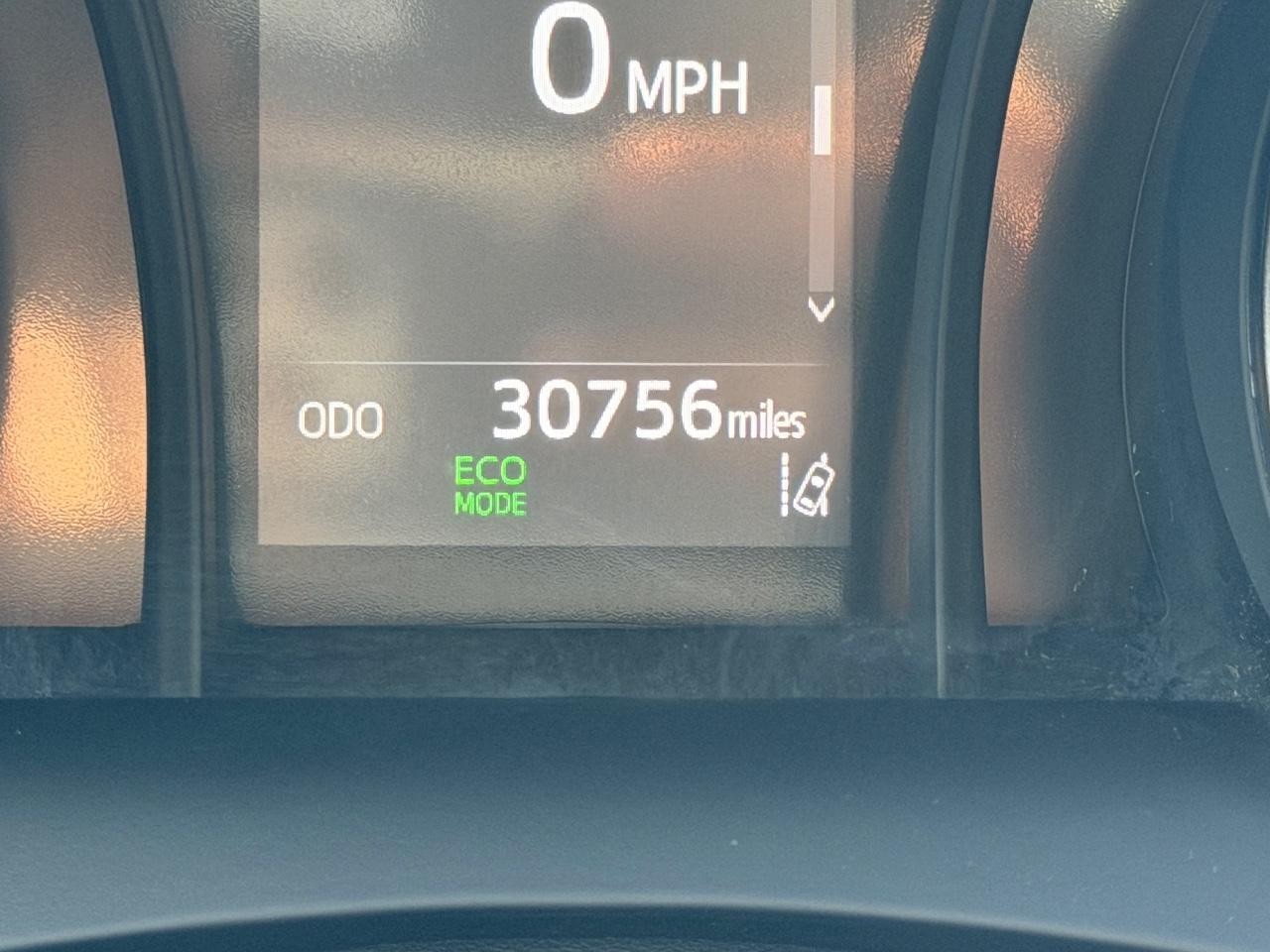 Toyota Camry Vehicle Full-screen Gallery Image 17