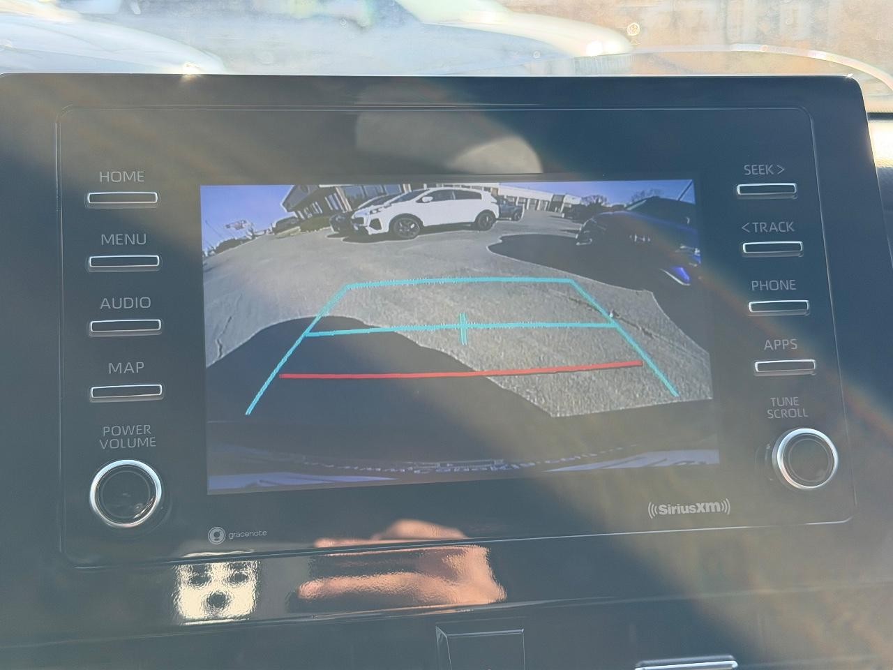 Toyota Camry Vehicle Full-screen Gallery Image 18