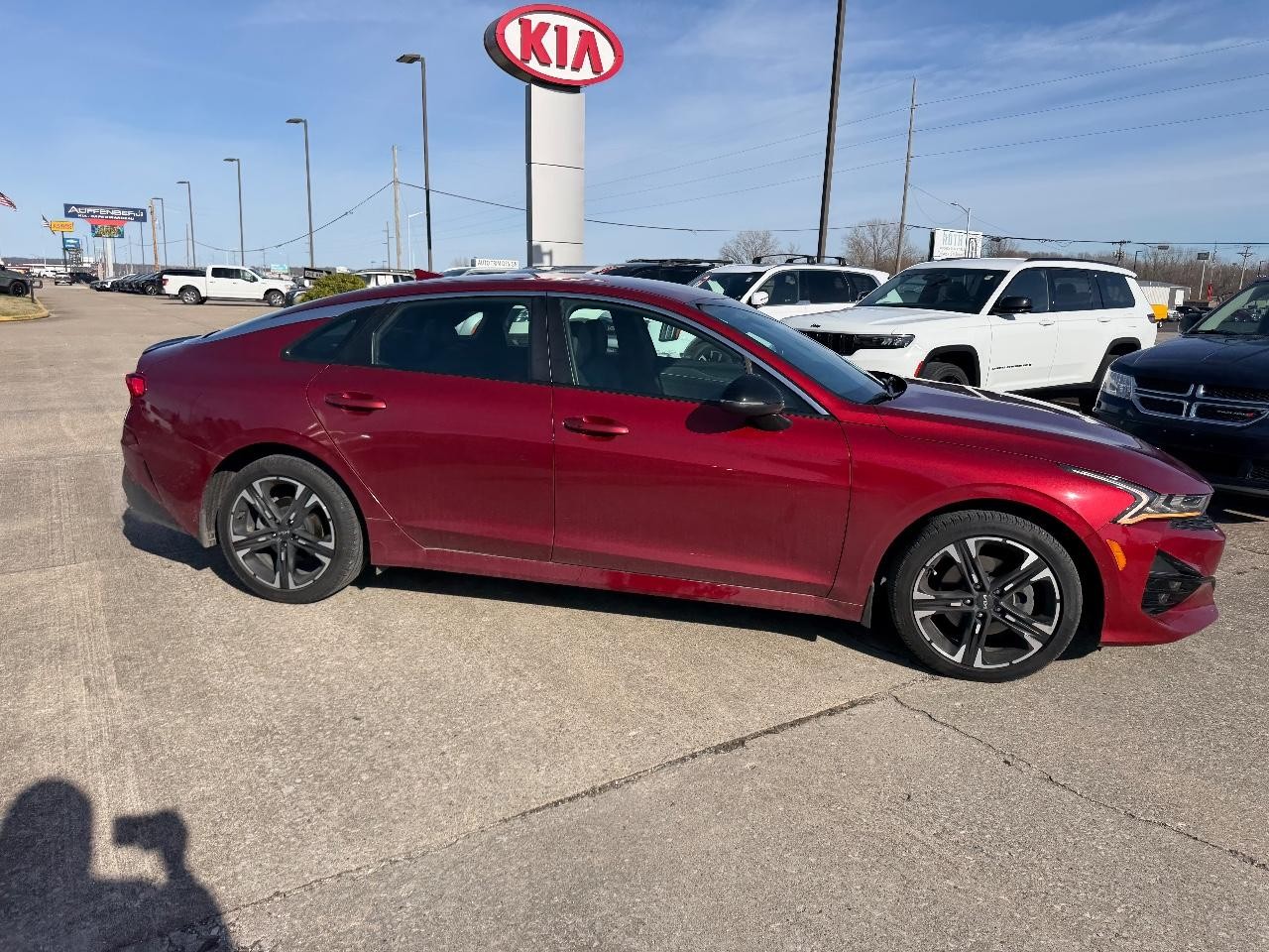 Kia K5 Vehicle Full-screen Gallery Image 02