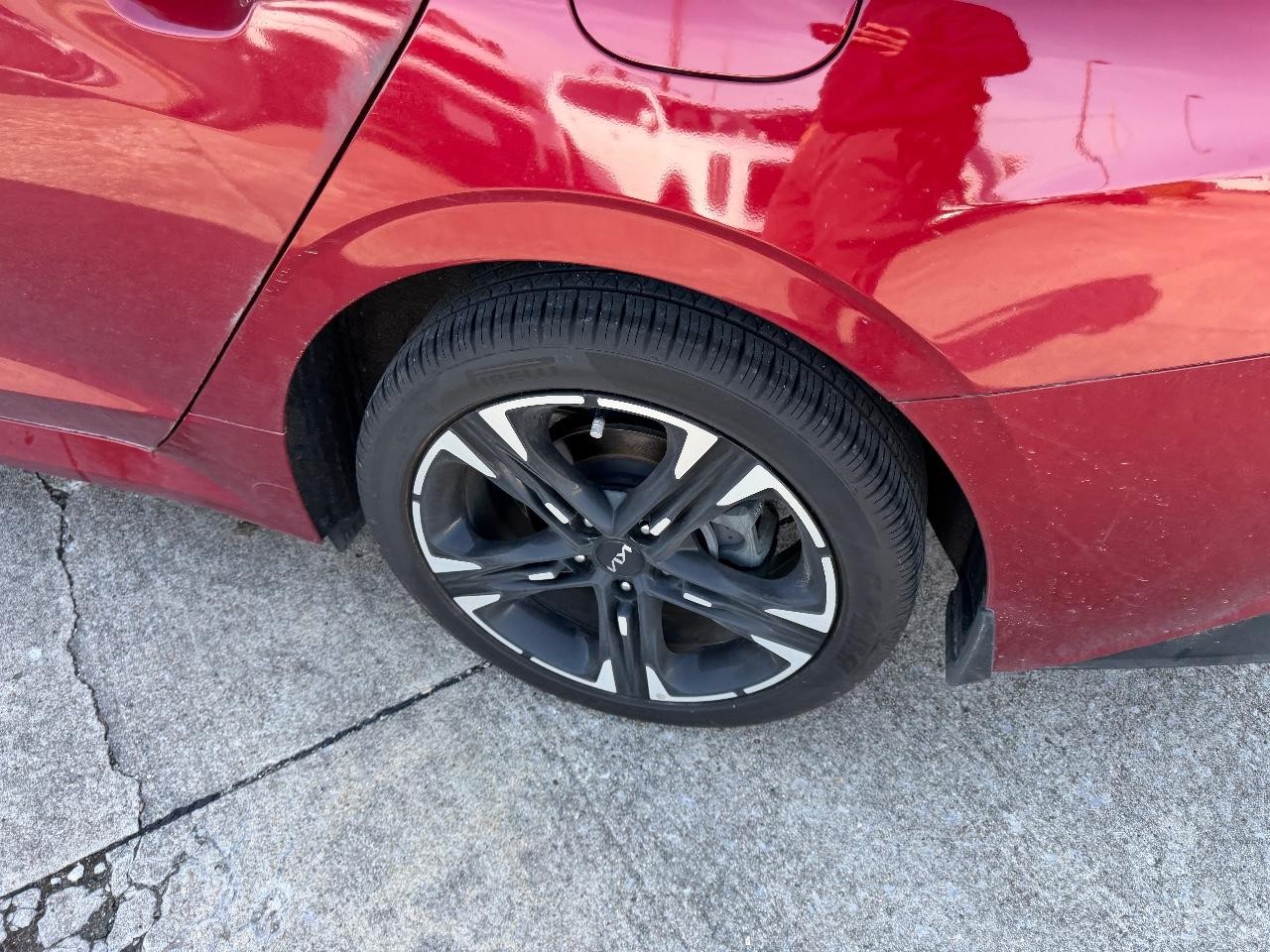 Kia K5 Vehicle Full-screen Gallery Image 05