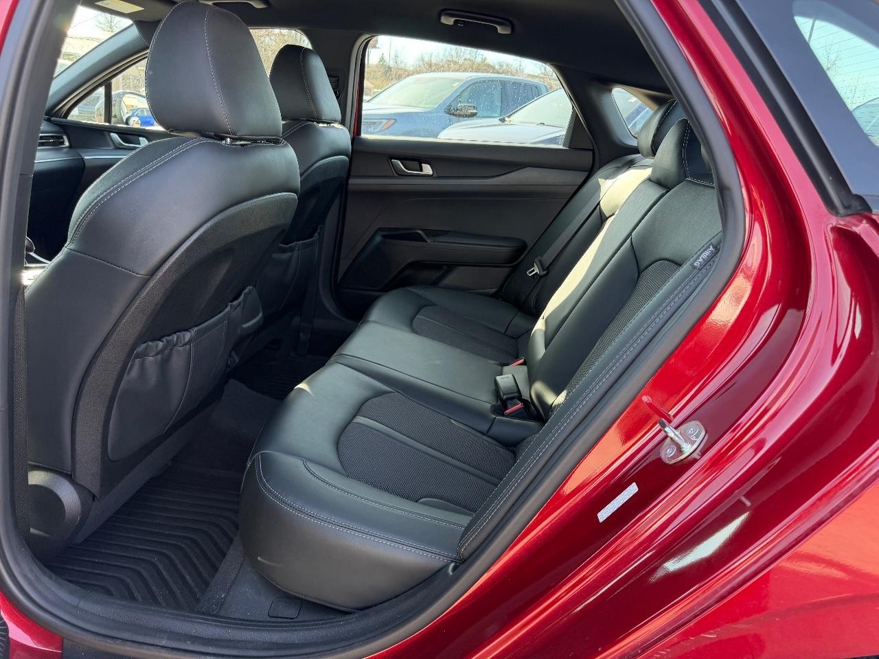 Kia K5 Vehicle Full-screen Gallery Image 07