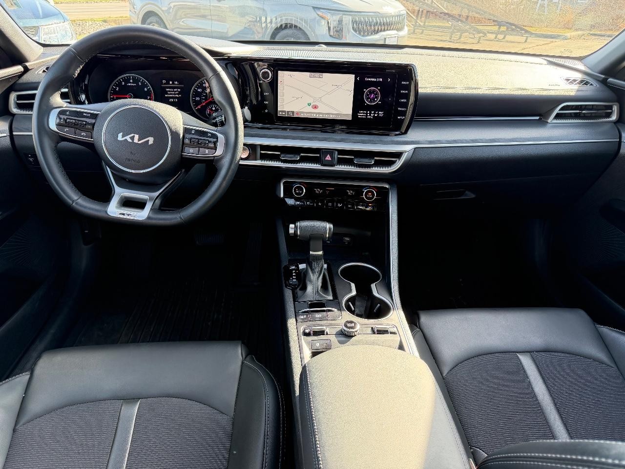 Kia K5 Vehicle Full-screen Gallery Image 08