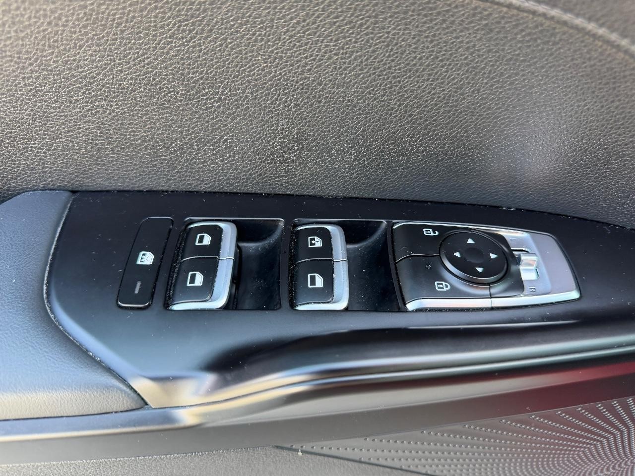 Kia K5 Vehicle Full-screen Gallery Image 16