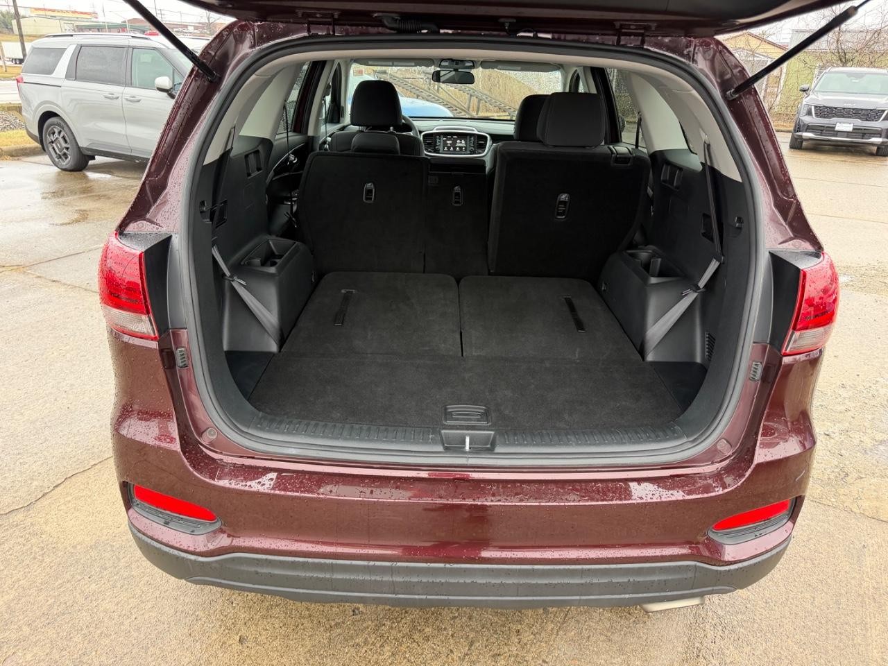 Kia Sorento Vehicle Full-screen Gallery Image 04