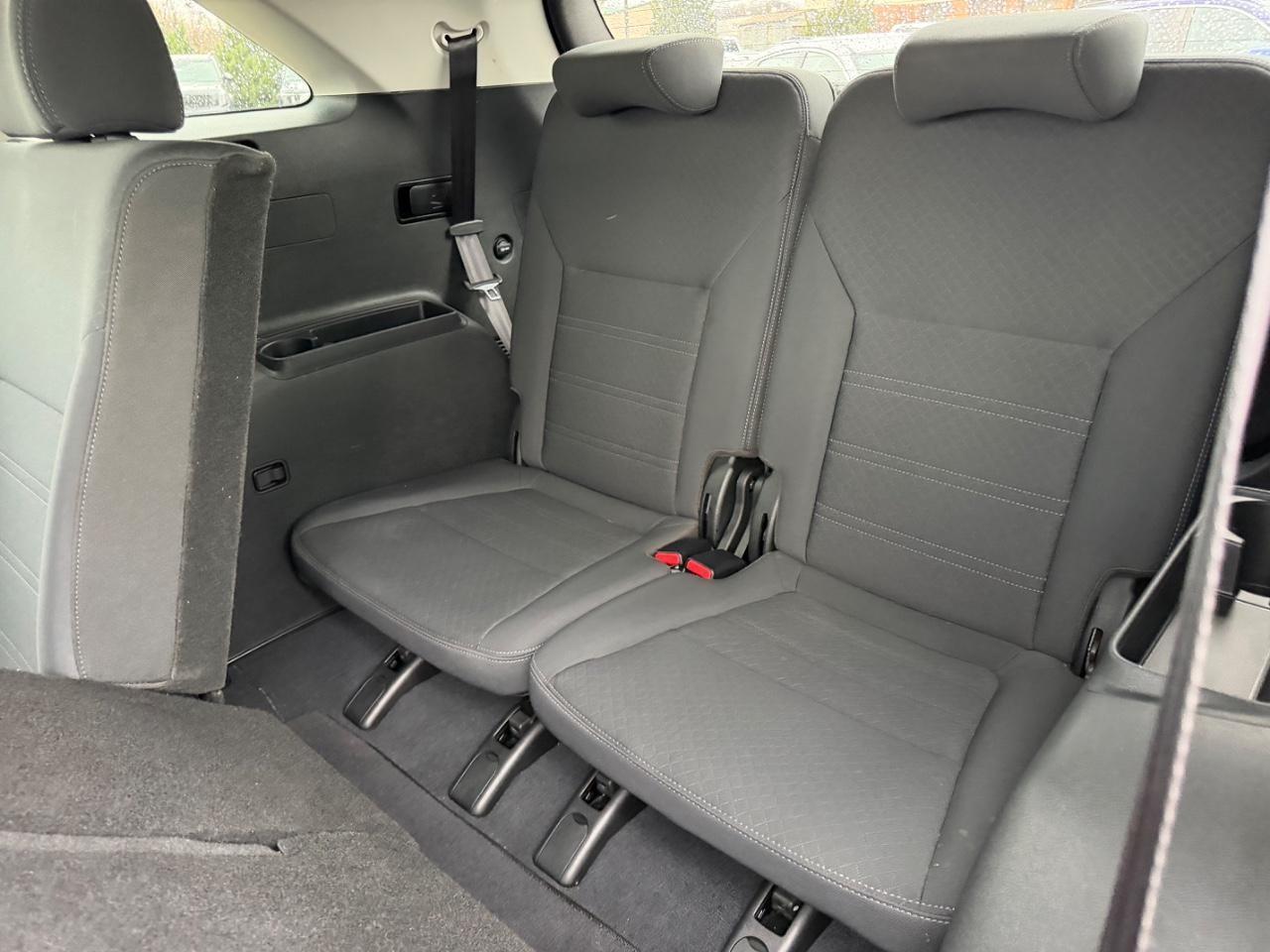 Kia Sorento Vehicle Full-screen Gallery Image 06